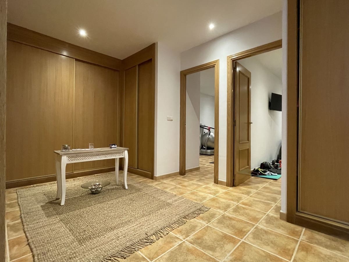 6 soveværelse Semi-Rækkehus til salg i La Herradura med swimmingpool garage - € 990.000 (Ref: 8868462)