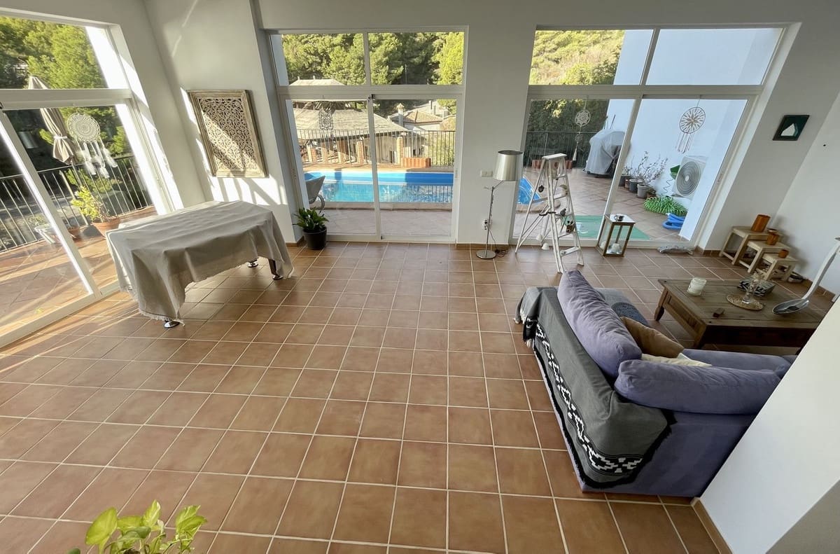 6 soveværelse Semi-Rækkehus til salg i La Herradura med swimmingpool garage - € 990.000 (Ref: 8868462)