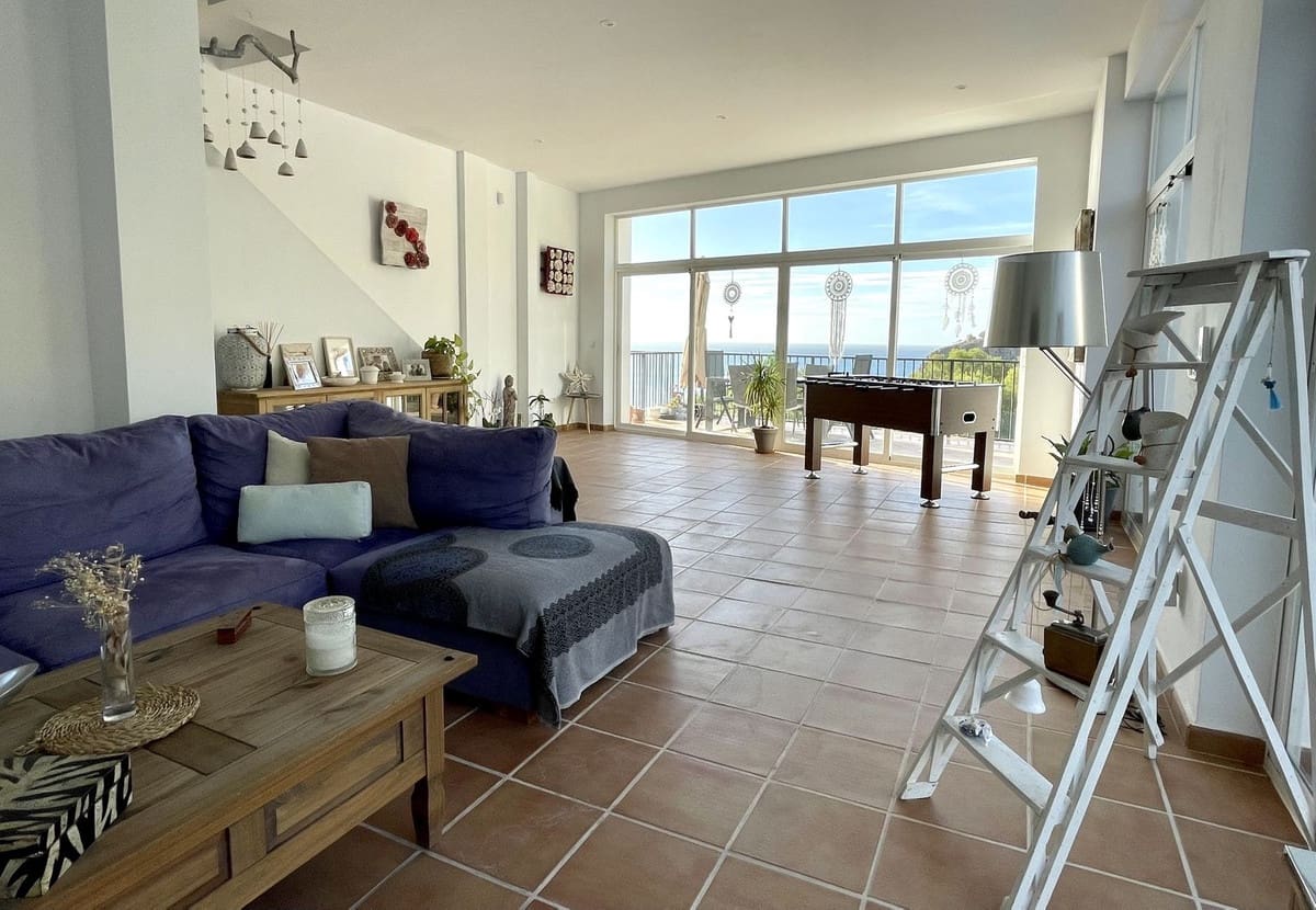 6 soveværelse Semi-Rækkehus til salg i La Herradura med swimmingpool garage - € 990.000 (Ref: 8868462)