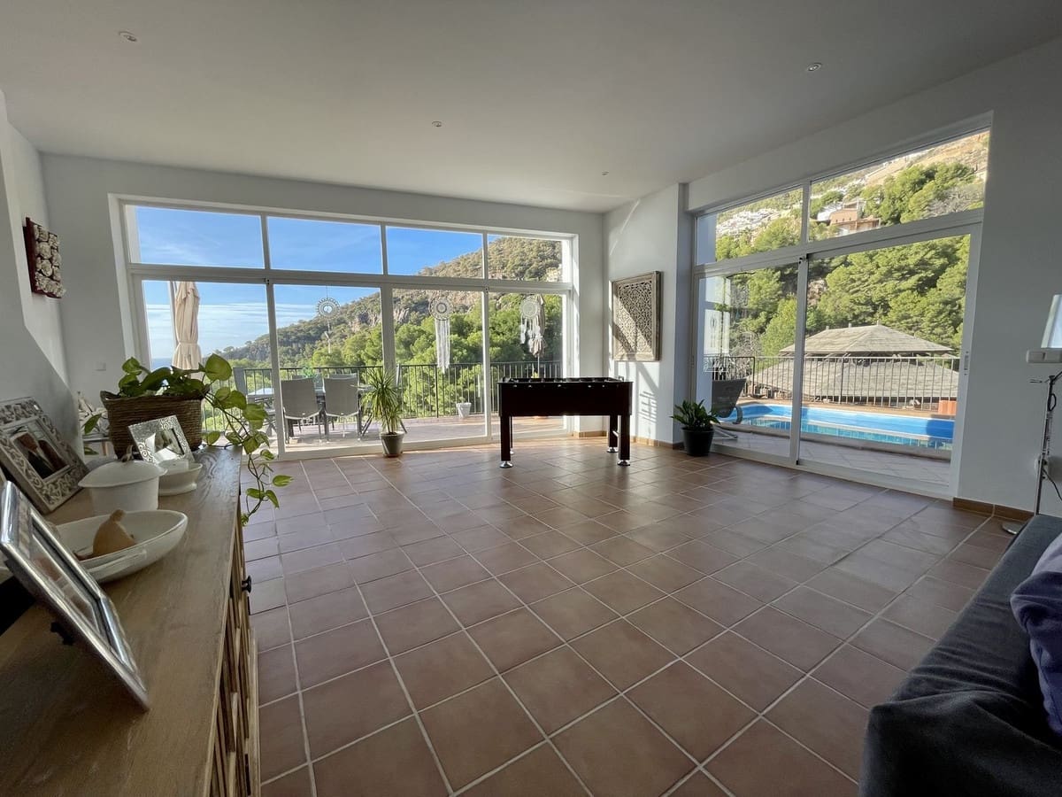 6 soveværelse Semi-Rækkehus til salg i La Herradura med swimmingpool garage - € 990.000 (Ref: 8868462)