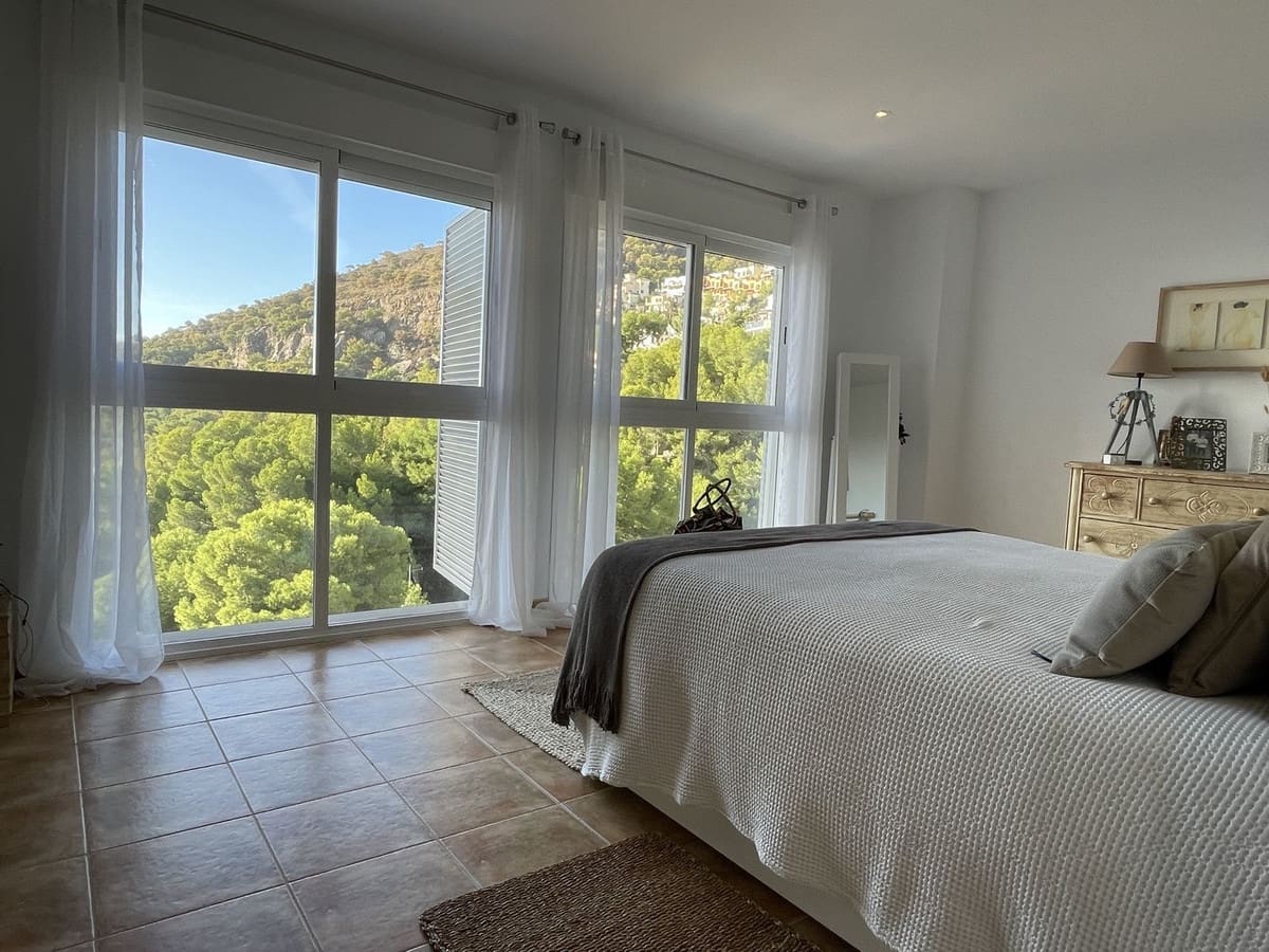 6 soveværelse Semi-Rækkehus til salg i La Herradura med swimmingpool garage - € 990.000 (Ref: 8868462)