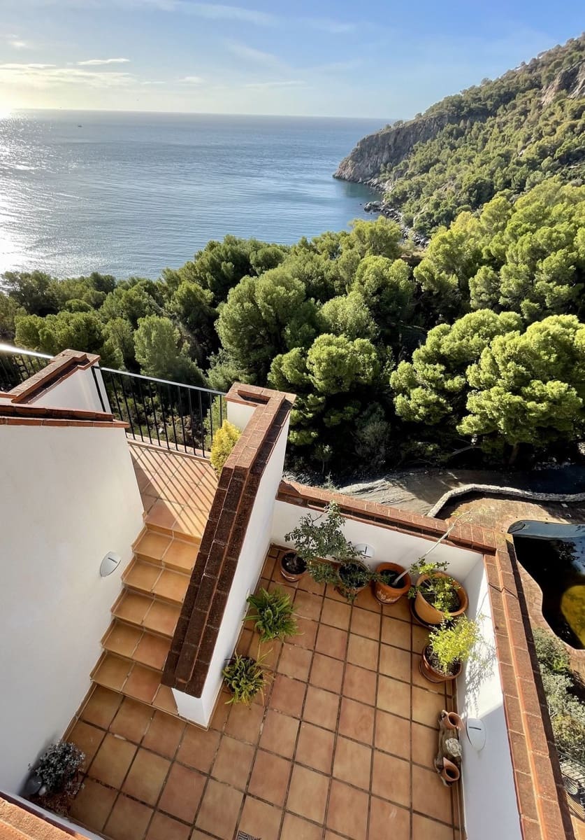 6 soveværelse Semi-Rækkehus til salg i La Herradura med swimmingpool garage - € 990.000 (Ref: 8868462)