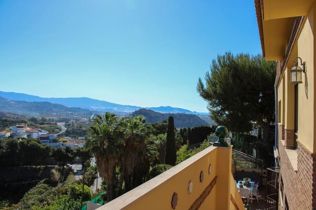 6 bedroom Villa for sale in Salobreña with pool garage - € 950,000 (Ref: 9006637)