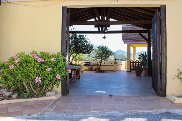 6 bedroom Villa for sale in Salobreña with pool garage - € 950,000 (Ref: 9006637)