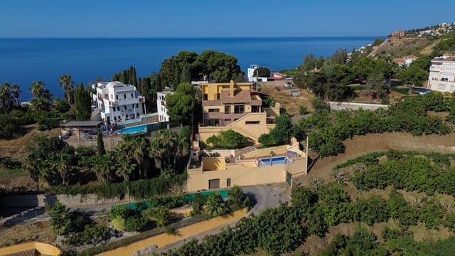 6 bedroom Villa for sale in Salobreña with pool garage - € 950,000 (Ref: 9006637)