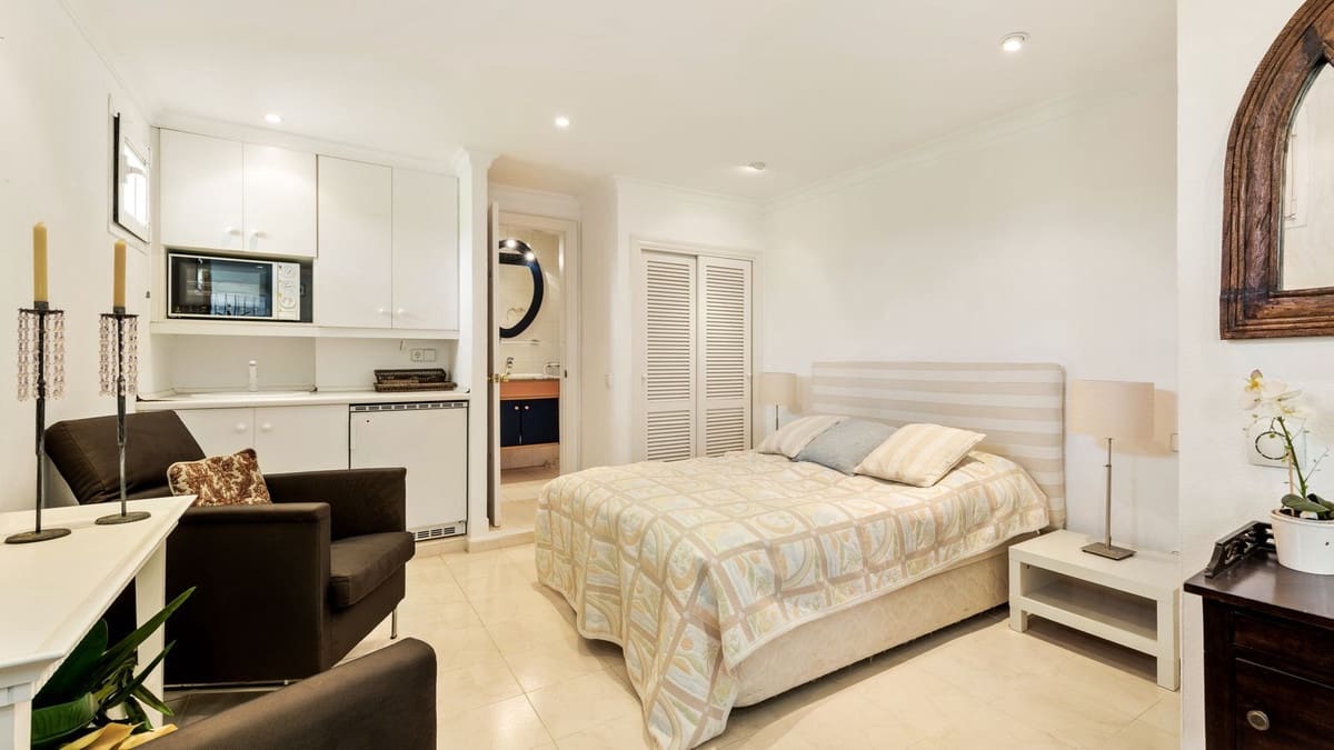 5 soveværelse Villa til salg i Marbella med swimmingpool garage - € 1.999.000 (Ref: 9099680)