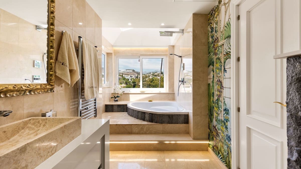 5 soveværelse Villa til salg i Marbella med swimmingpool garage - € 1.999.000 (Ref: 9099680)