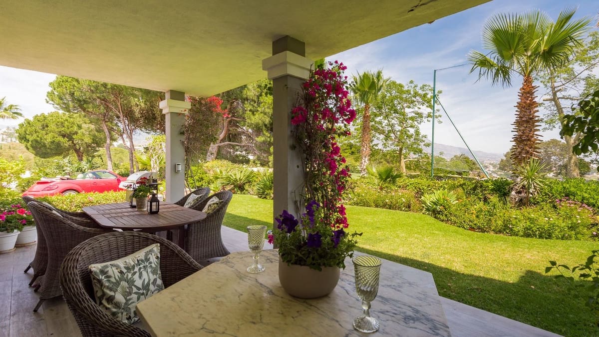 5 soveværelse Villa til salg i Marbella med swimmingpool garage - € 1.999.000 (Ref: 9099680)