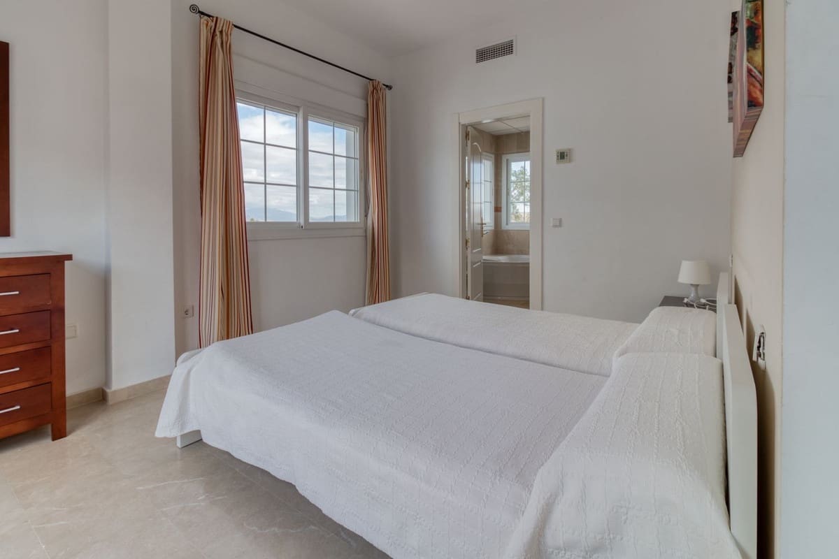 4 camera da letto Villetta Bifamiliare in vendita in Alhaurin de la Torre con piscina garage - 599.000 € (Rif: 9149737)