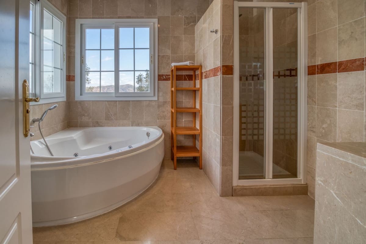 4 camera da letto Villetta Bifamiliare in vendita in Alhaurin de la Torre con piscina garage - 599.000 € (Rif: 9149737)