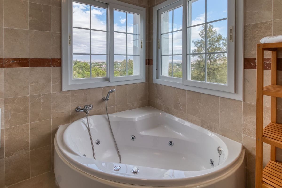 4 camera da letto Villetta Bifamiliare in vendita in Alhaurin de la Torre con piscina garage - 599.000 € (Rif: 9149737)