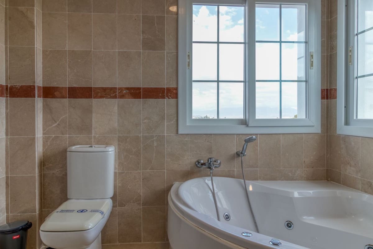 4 camera da letto Villetta Bifamiliare in vendita in Alhaurin de la Torre con piscina garage - 599.000 € (Rif: 9149737)