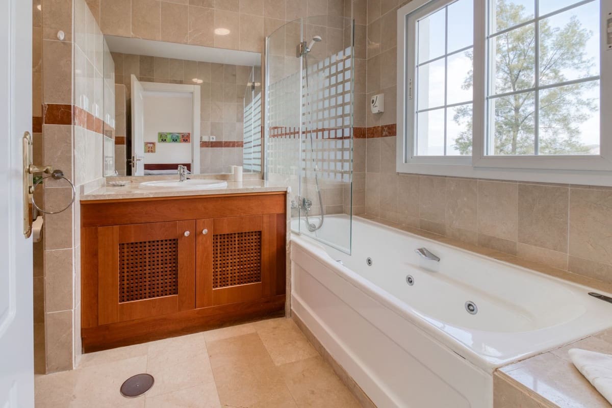 4 camera da letto Villetta Bifamiliare in vendita in Alhaurin de la Torre con piscina garage - 599.000 € (Rif: 9149737)