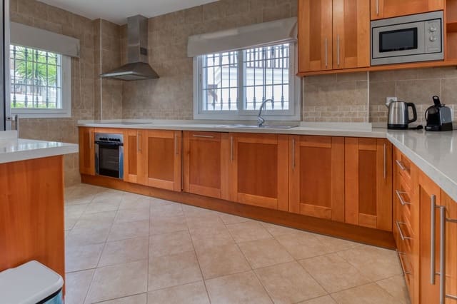 4 bedroom Semi-detached Villa for sale in Alhaurín de la Torre with pool garage - € 599,000 (Ref: 9149737)