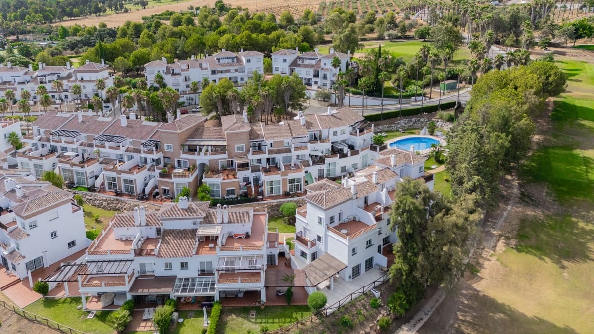 4 camera da letto Villetta Bifamiliare in vendita in Alhaurin de la Torre con piscina garage - 599.000 € (Rif: 9149737)