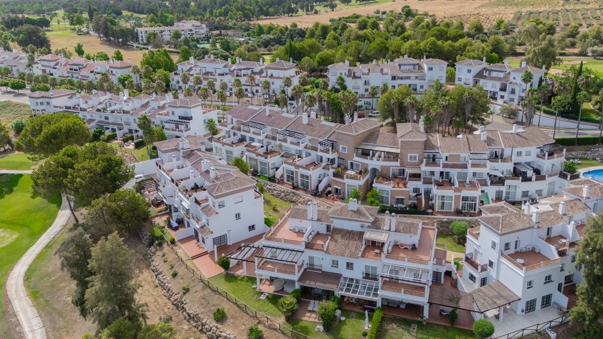 4 camera da letto Villetta Bifamiliare in vendita in Alhaurin de la Torre con piscina garage - 599.000 € (Rif: 9149737)