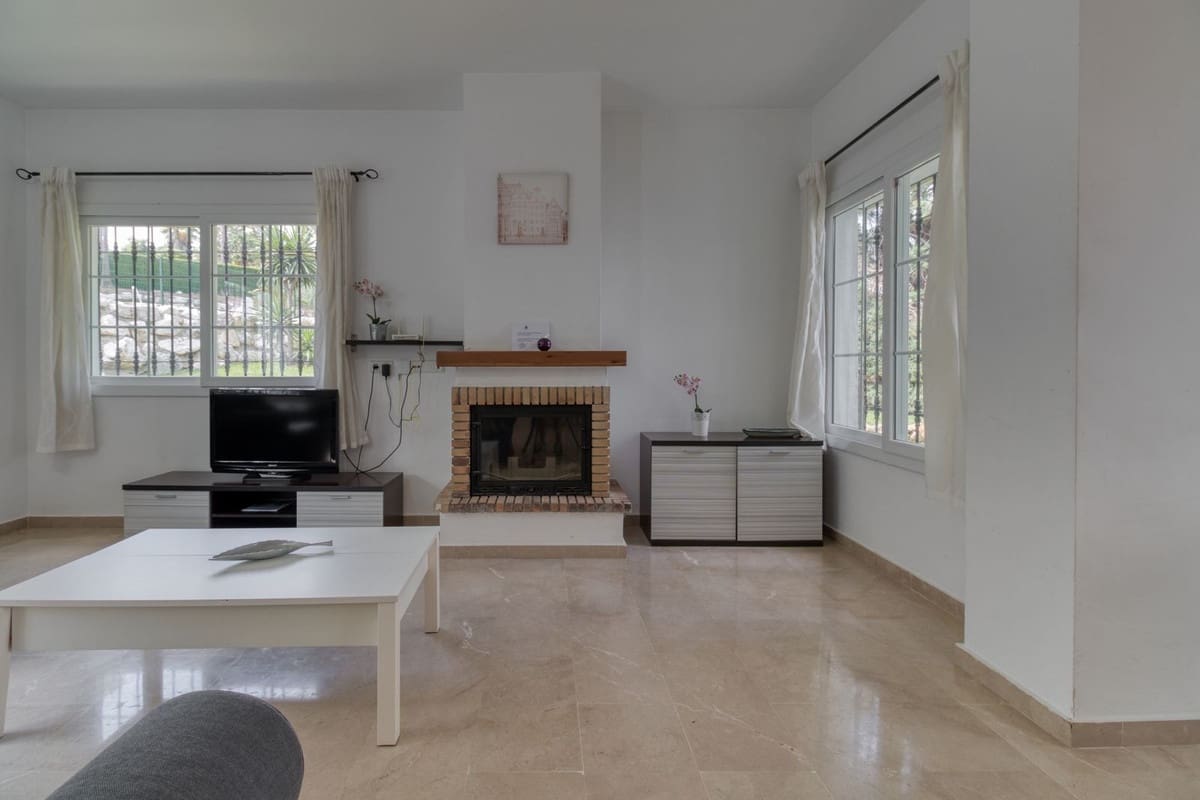 4 soveværelse Villa til salg i Alhaurin de la Torre med swimmingpool garage - € 599.000 (Ref: 9149738)