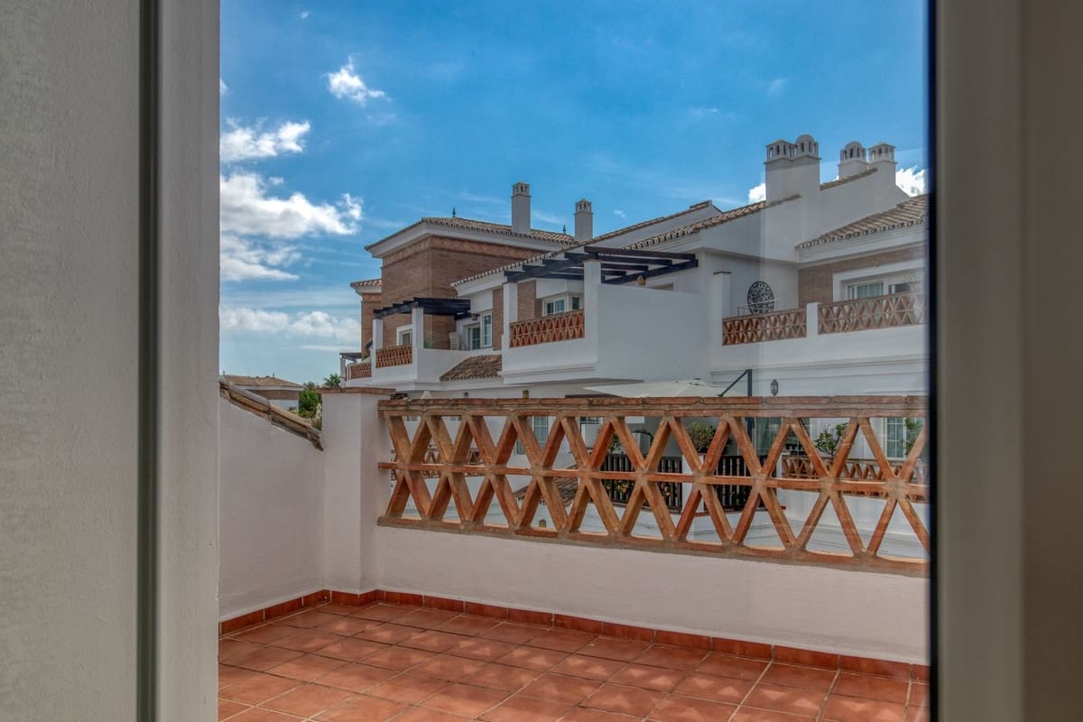 4 soveværelse Villa til salg i Alhaurin de la Torre med swimmingpool garage - € 599.000 (Ref: 9149738)