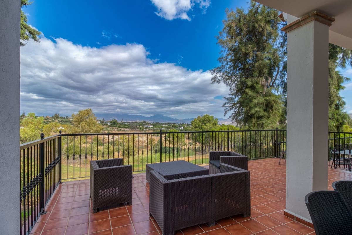 4 soveværelse Villa til salg i Alhaurin de la Torre med swimmingpool garage - € 599.000 (Ref: 9149738)