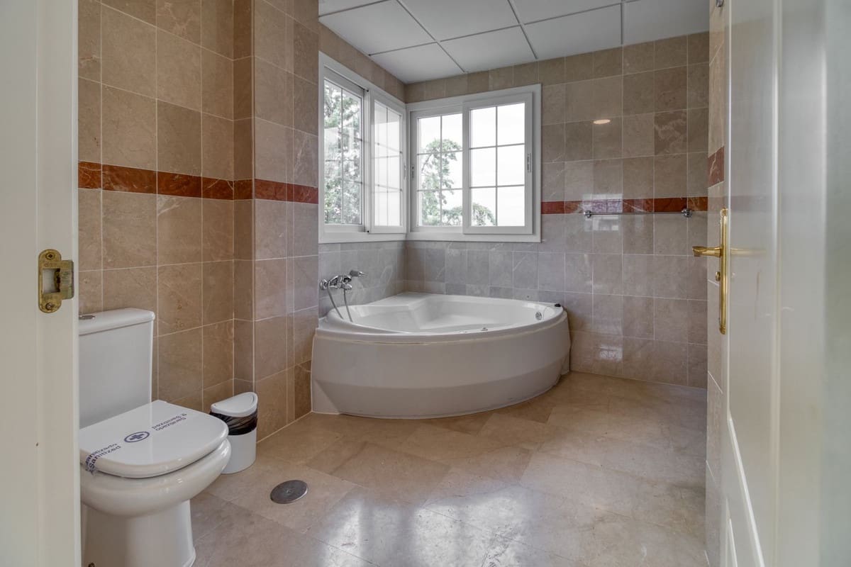 4 soveværelse Villa til salg i Alhaurin de la Torre med swimmingpool garage - € 599.000 (Ref: 9149738)