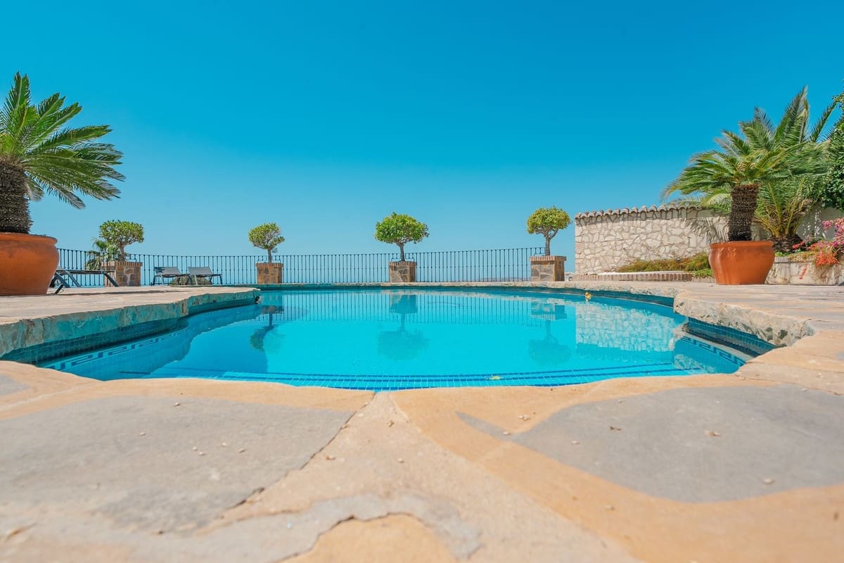 4 soveværelse Villa til salg i La Capellania med swimmingpool garage - € 2.695.000 (Ref: 9150631)