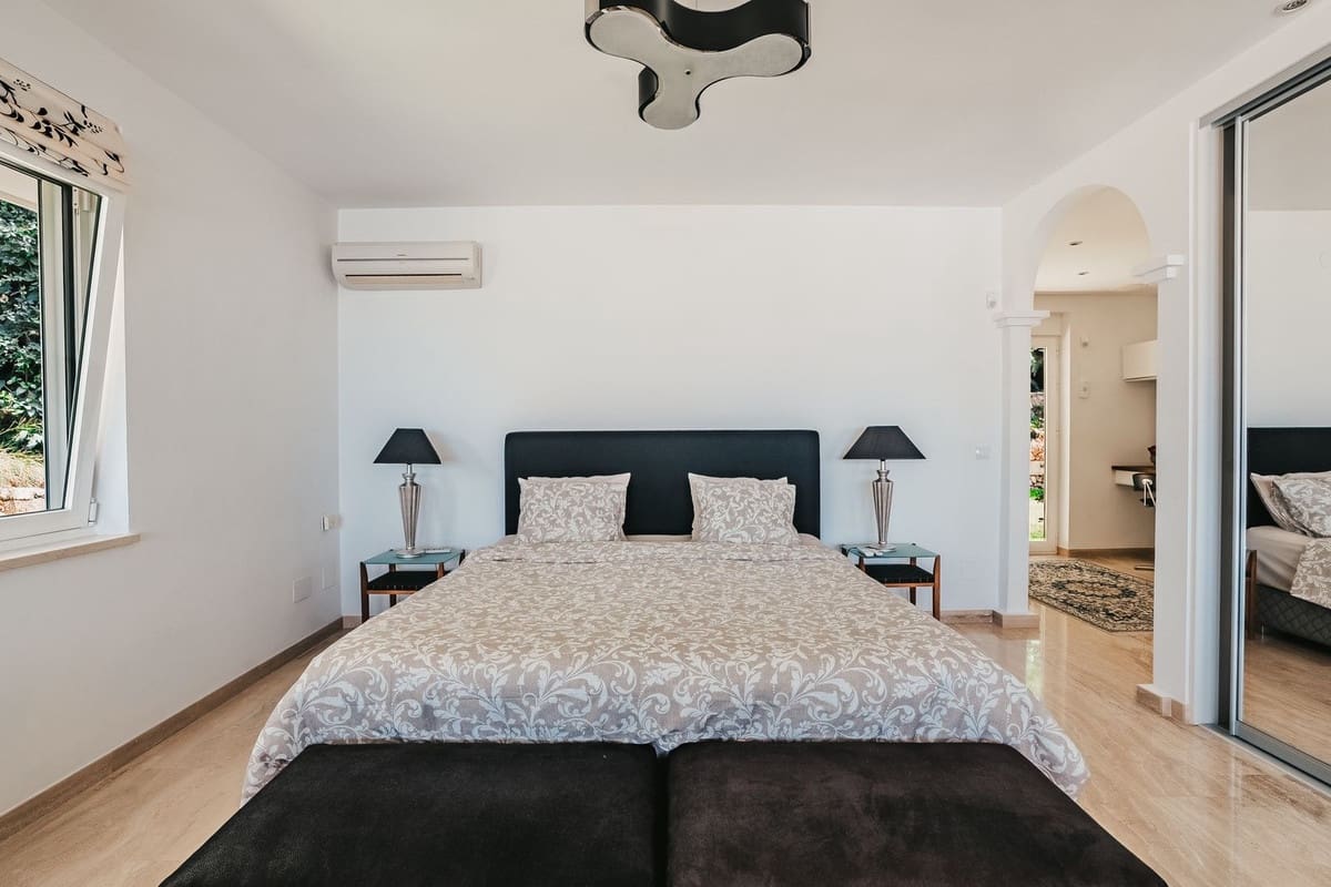 4 soveværelse Villa til salg i La Capellania med swimmingpool garage - € 2.695.000 (Ref: 9150631)