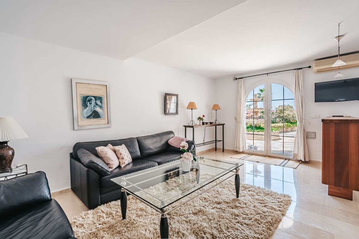 4 soveværelse Villa til salg i La Capellania med swimmingpool garage - € 2.695.000 (Ref: 9150631)