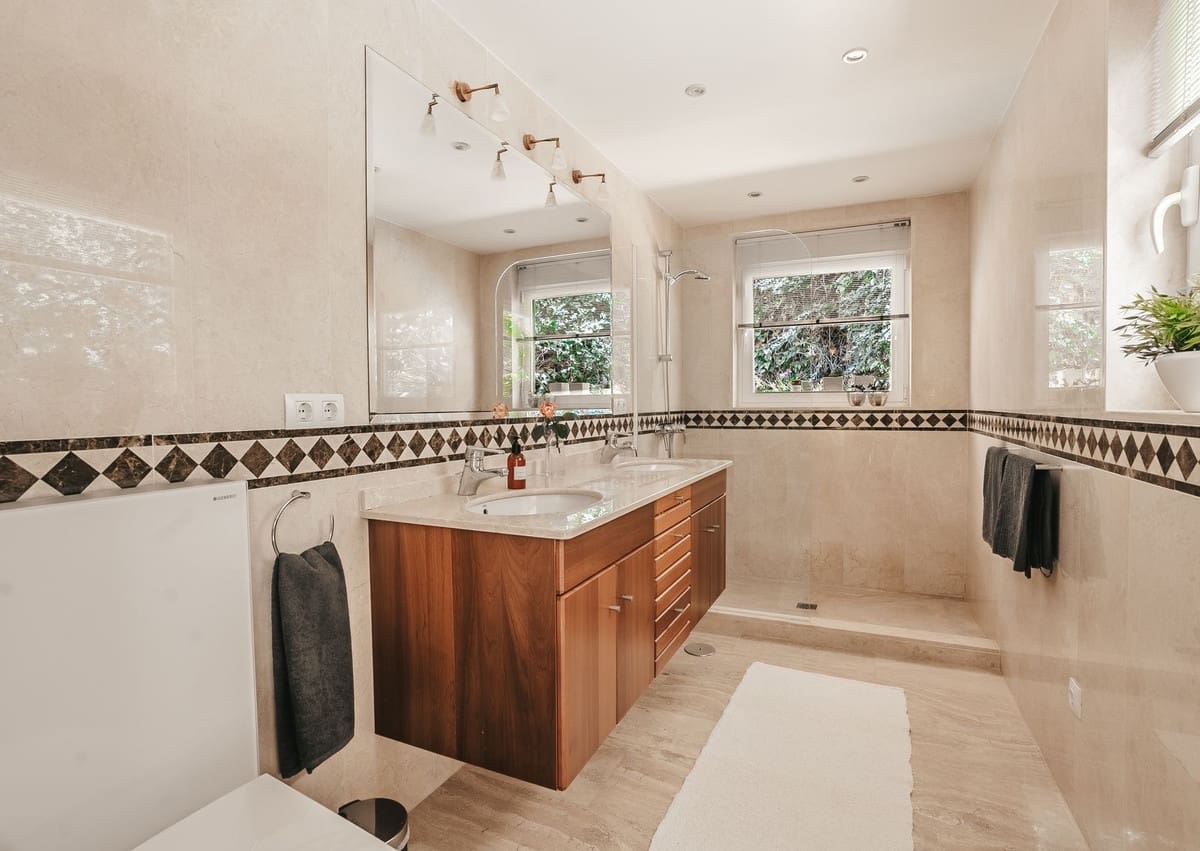 4 soveværelse Villa til salg i La Capellania med swimmingpool garage - € 2.695.000 (Ref: 9150631)