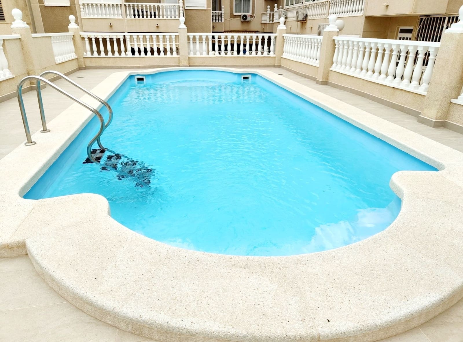 1 soveværelse Penthouse til salg i Torrevieja med swimmingpool - € 174.985 (Ref: 9235273)