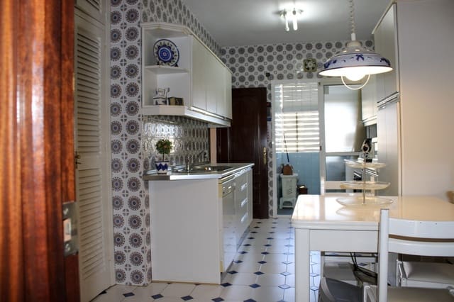 4 soveværelse Lejlighed til salg i Centro Historico, Málaga by med garage - € 725.000 (Ref: 9271438)