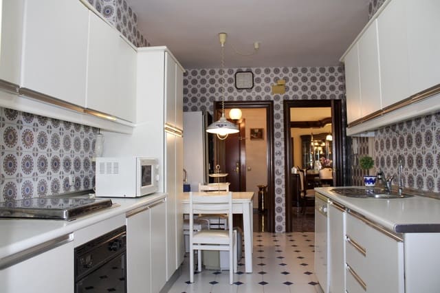 4 soveværelse Lejlighed til salg i Centro Historico, Málaga by med garage - € 725.000 (Ref: 9271438)