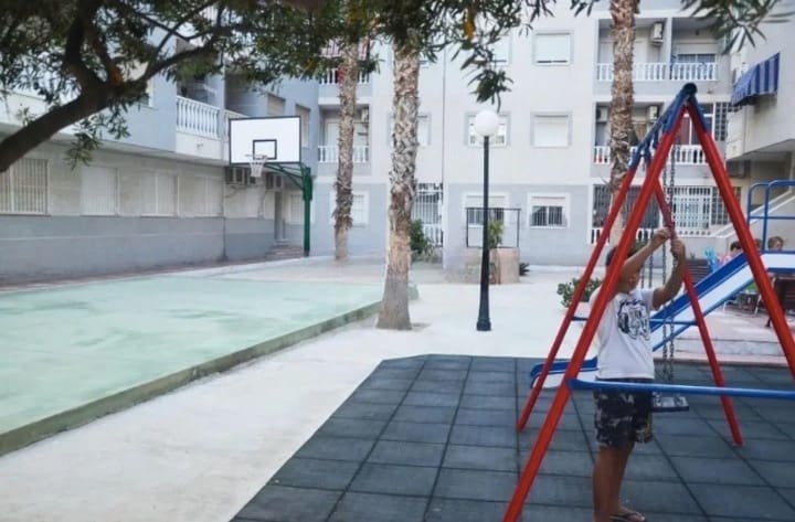 Lejlighed til salg i Torrevieja med swimmingpool - € 95.000 (Ref: 9307244)