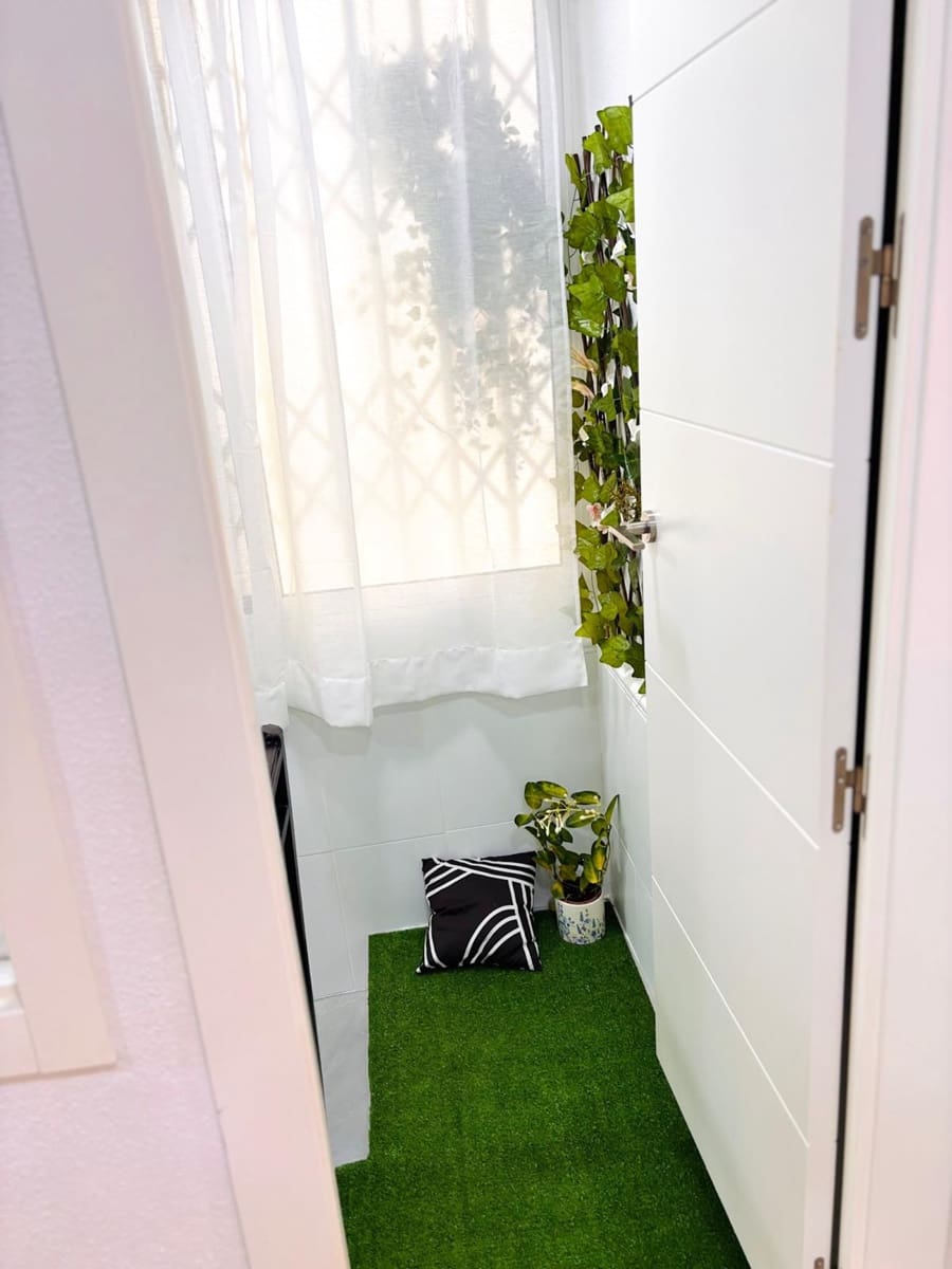 2 makuuhuone Huoneisto myytävänä paikassa Torrevieja - 121 000 € (Ref: 9348569)