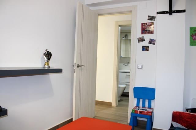 3 soveværelse Lejlighed til salg i Ciudad Jardín, Málaga by - € 325.000 (Ref: 9410079)