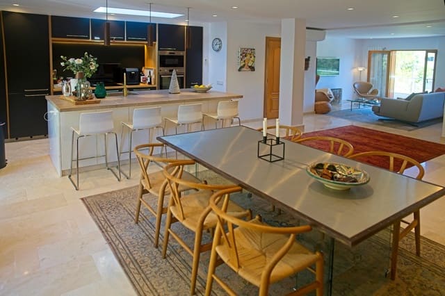 4 slaapkamer Appartement te koop in Cort, Palma de Mallorca met zwembad - € 1.699.000 (Ref: 9427556)