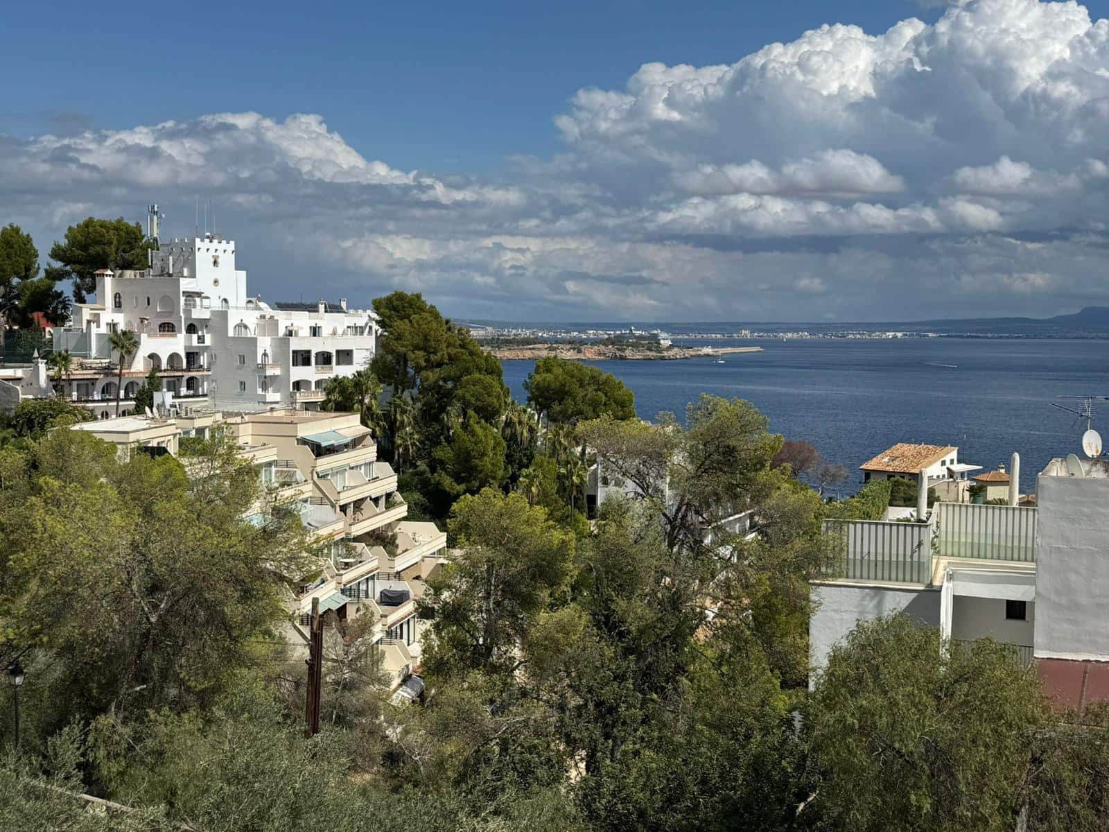 2 bedroom Apartment for sale in Illetas with pool - € 695,000 (Ref: 9487936)