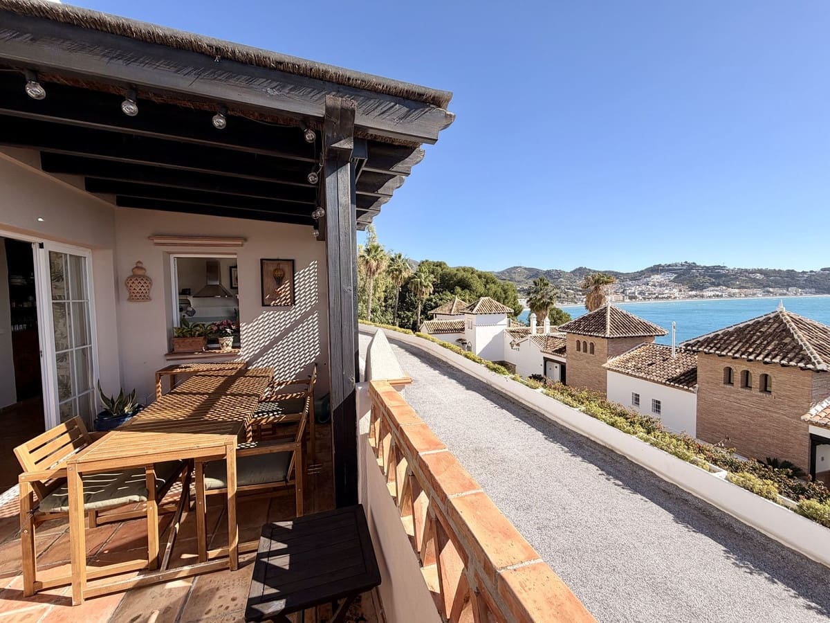4 Zimmer Doppelhaus zu verkaufen in La Herradura mit Pool - 896.000 € (Ref: 9618073)