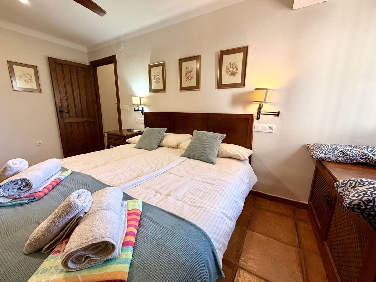 4 Zimmer Doppelhaus zu verkaufen in La Herradura mit Pool - 896.000 € (Ref: 9618073)