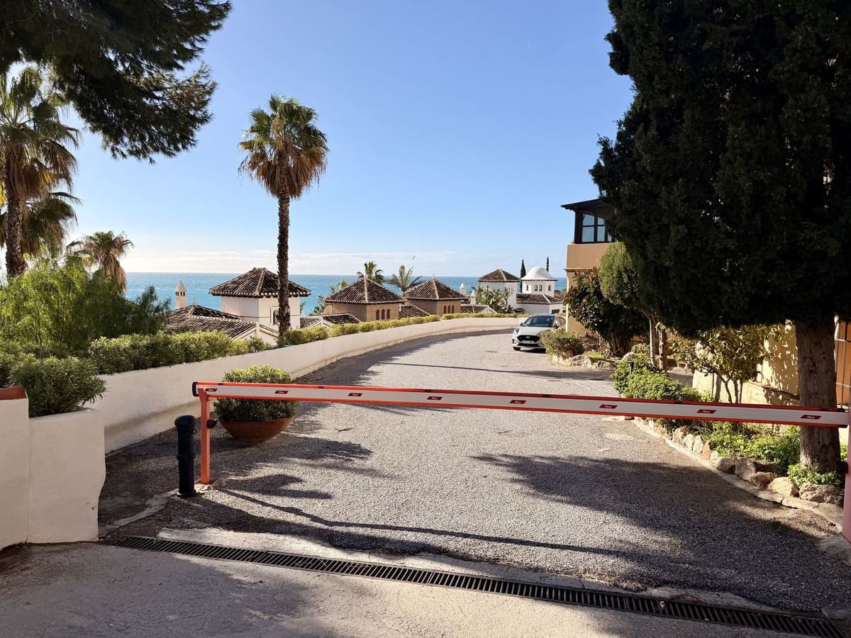 4 Zimmer Doppelhaus zu verkaufen in La Herradura mit Pool - 896.000 € (Ref: 9618073)