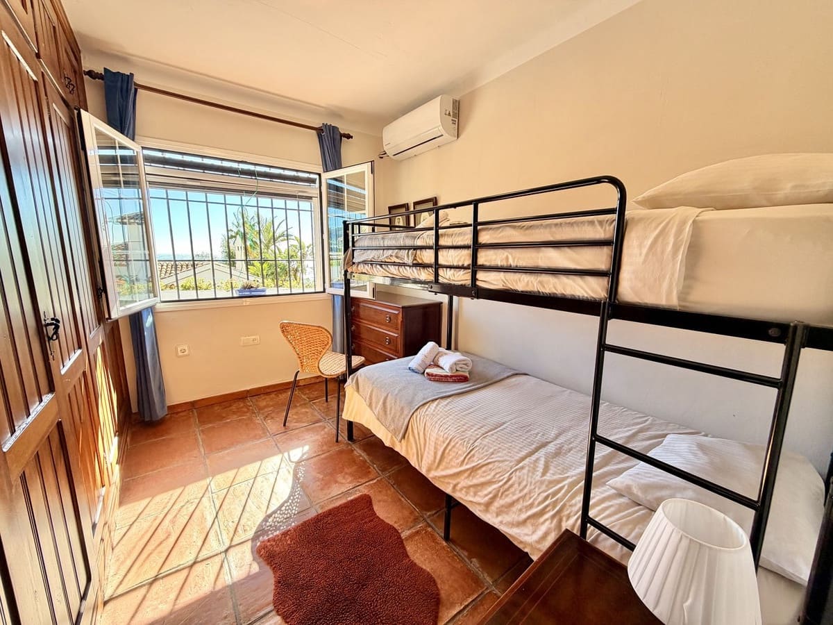 4 Zimmer Doppelhaus zu verkaufen in La Herradura mit Pool - 896.000 € (Ref: 9618073)