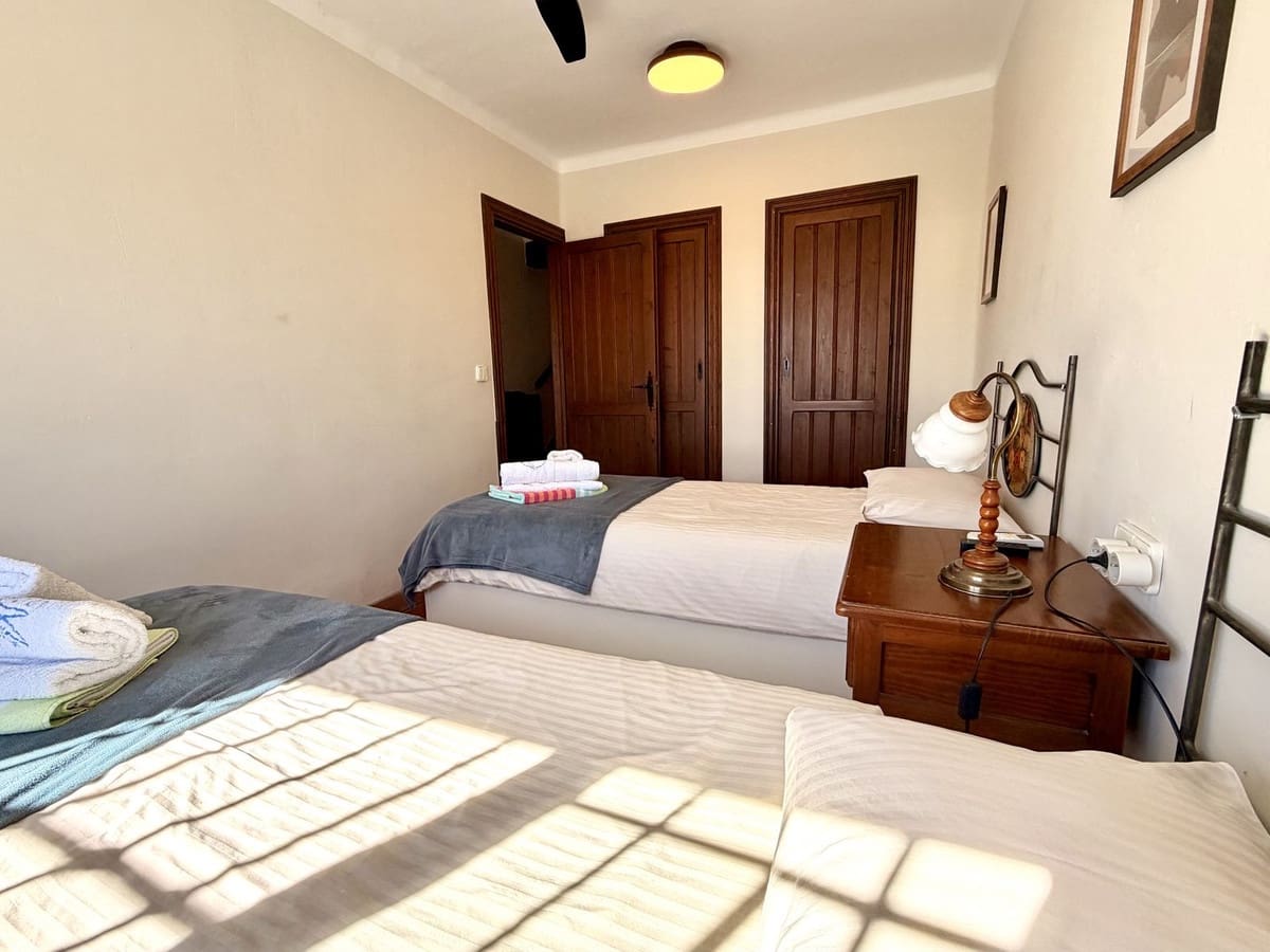 4 Zimmer Doppelhaus zu verkaufen in La Herradura mit Pool - 896.000 € (Ref: 9618073)