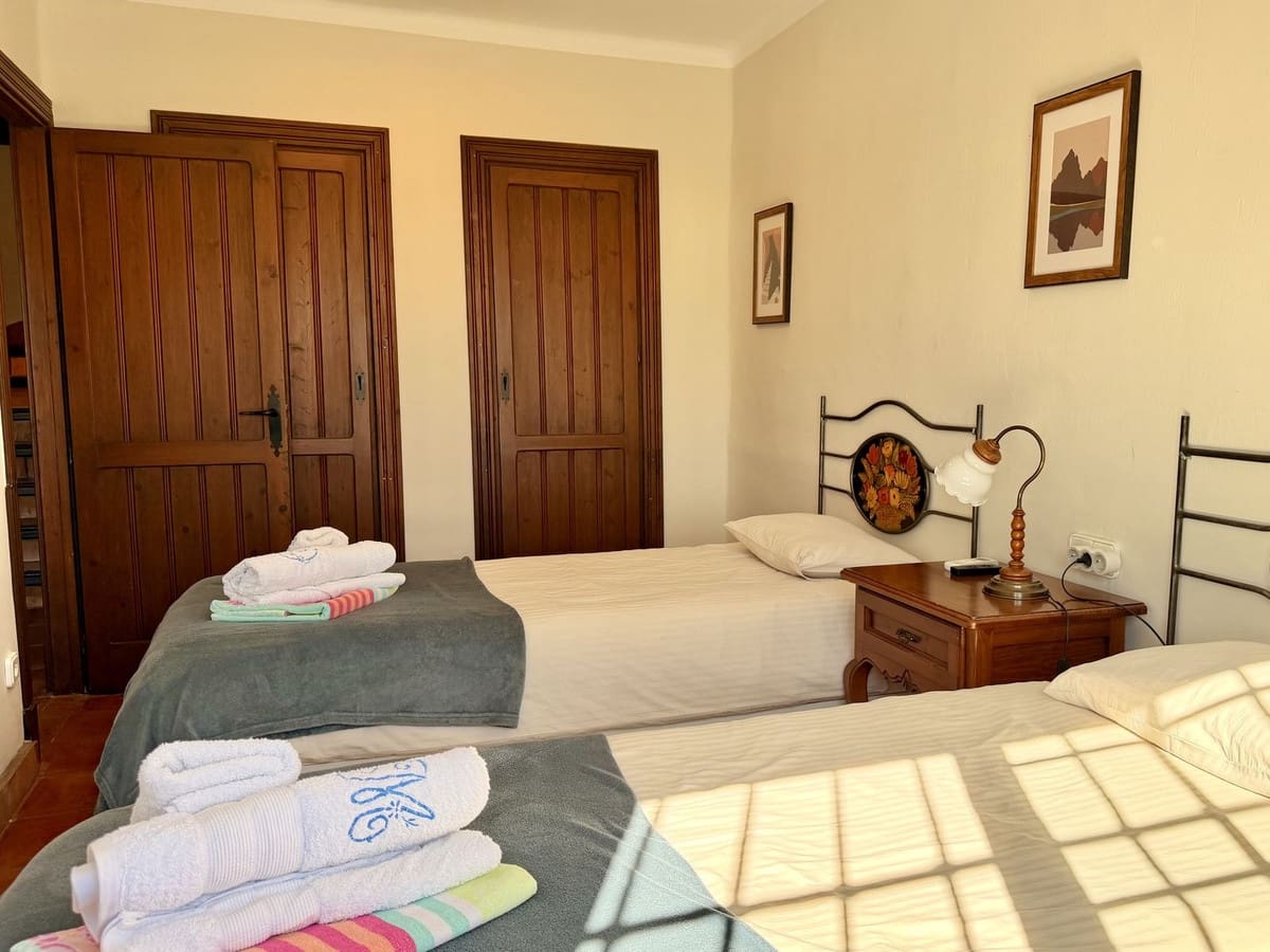 4 Zimmer Doppelhaus zu verkaufen in La Herradura mit Pool - 896.000 € (Ref: 9618073)