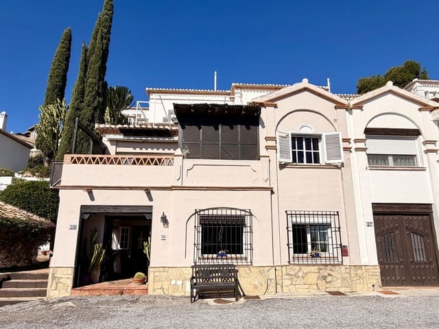 4 Zimmer Doppelhaus zu verkaufen in La Herradura, Almuñécar mit Pool - 896.000 € (Ref: 9618073)