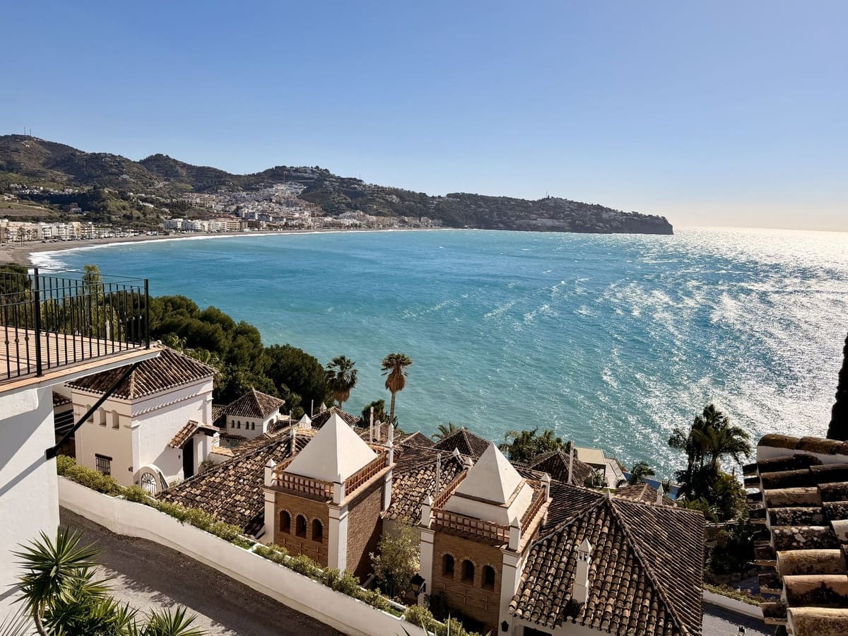 4 Zimmer Doppelhaus zu verkaufen in La Herradura mit Pool - 896.000 € (Ref: 9618073)