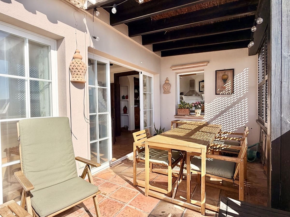 4 Zimmer Doppelhaus zu verkaufen in La Herradura mit Pool - 896.000 € (Ref: 9618073)