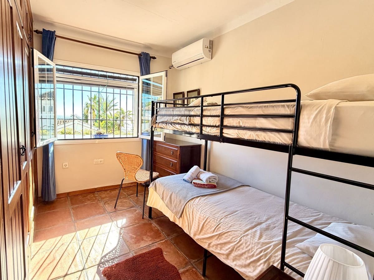 4 Zimmer Doppelhaus zu verkaufen in La Herradura mit Pool - 896.000 € (Ref: 9618073)