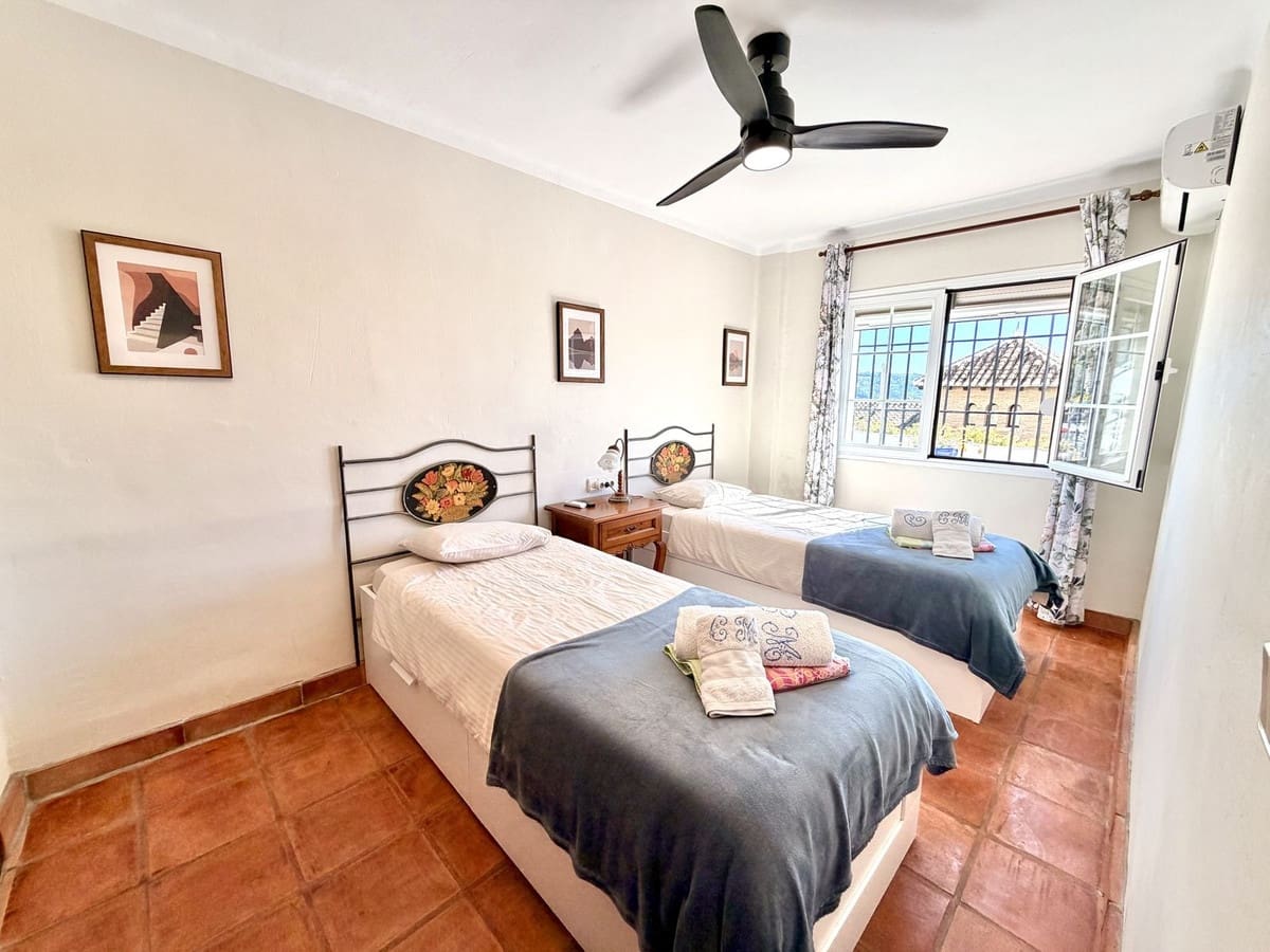 4 Zimmer Doppelhaus zu verkaufen in La Herradura mit Pool - 896.000 € (Ref: 9618073)