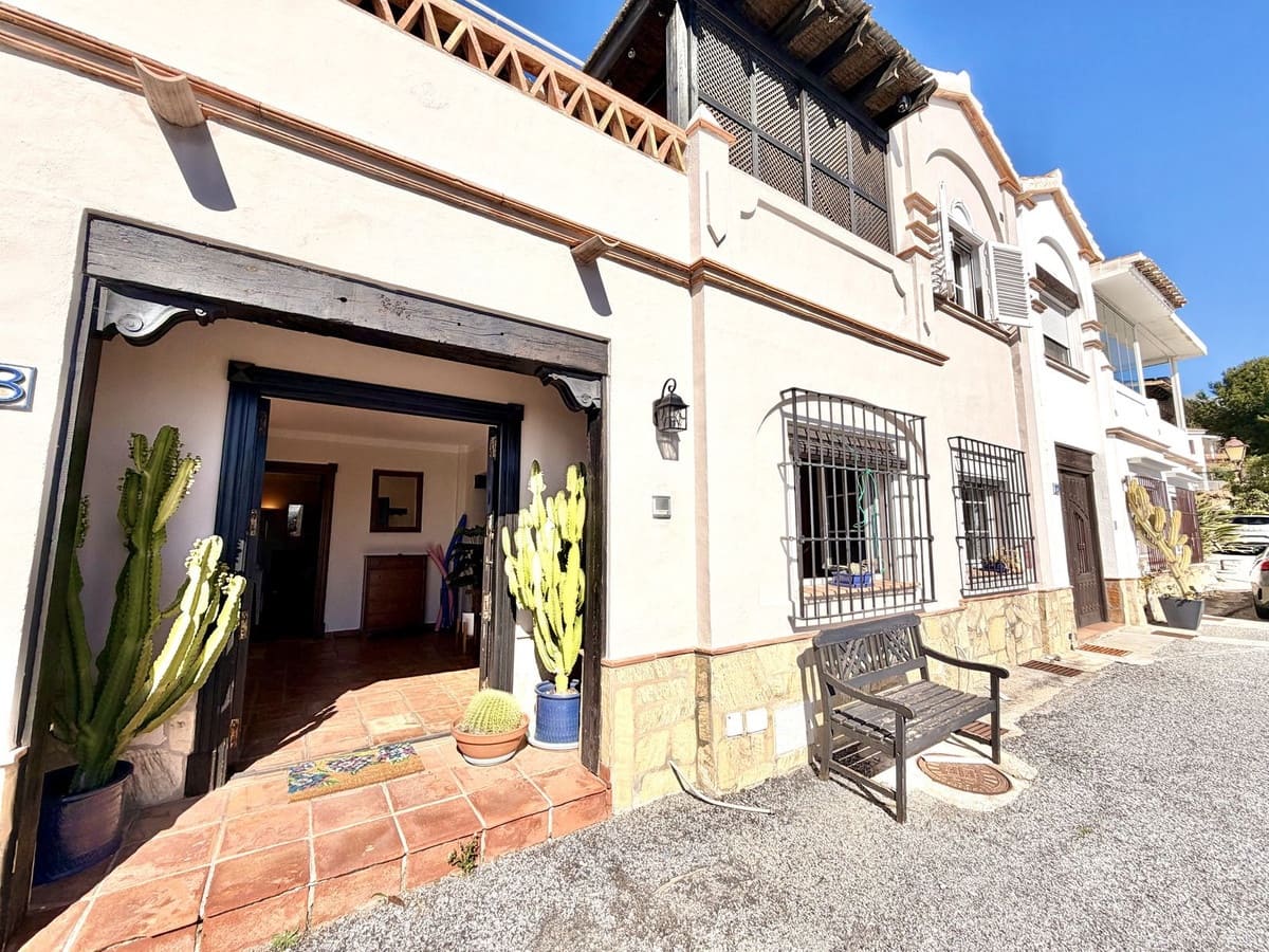 4 Zimmer Doppelhaus zu verkaufen in La Herradura mit Pool - 896.000 € (Ref: 9618073)