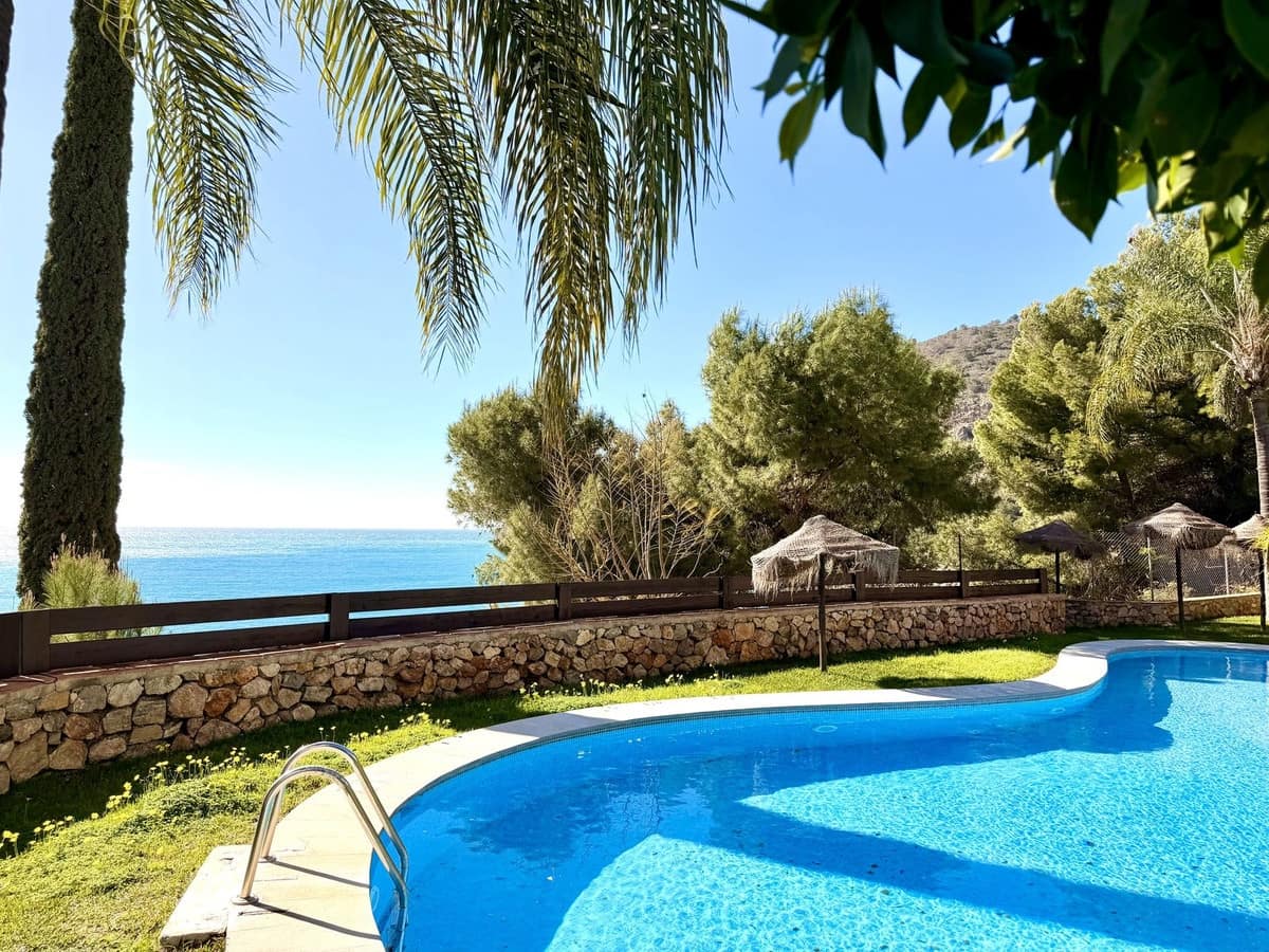 4 Zimmer Doppelhaus zu verkaufen in La Herradura mit Pool - 896.000 € (Ref: 9618073)