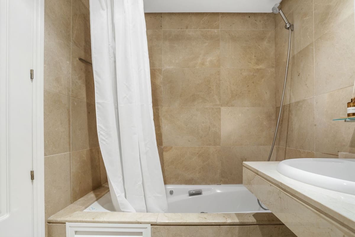 2 sypialnia Apartament na sprzedaż w Manilva z basenem garażem - 235 000 € (Ref: 9784435)